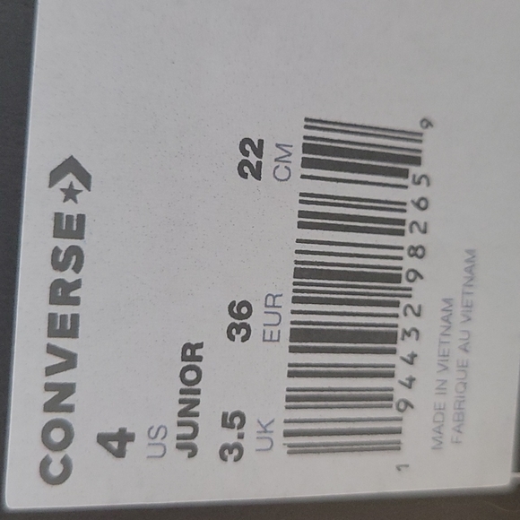 Converse Brand new in the box size junior 4=size women's 6. - Picture 14 of 15